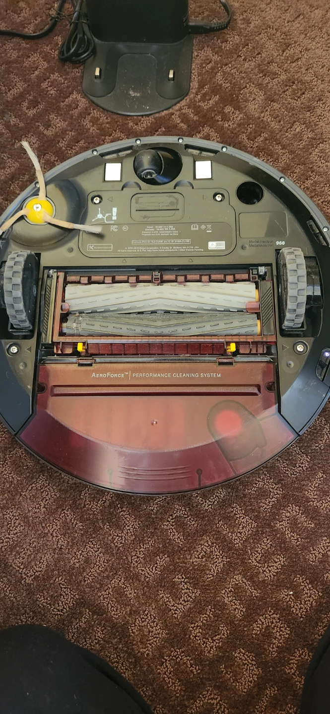 iRobot Roomba 960 Vacuum with 2  Replenishment Kits, new battery - photo 2