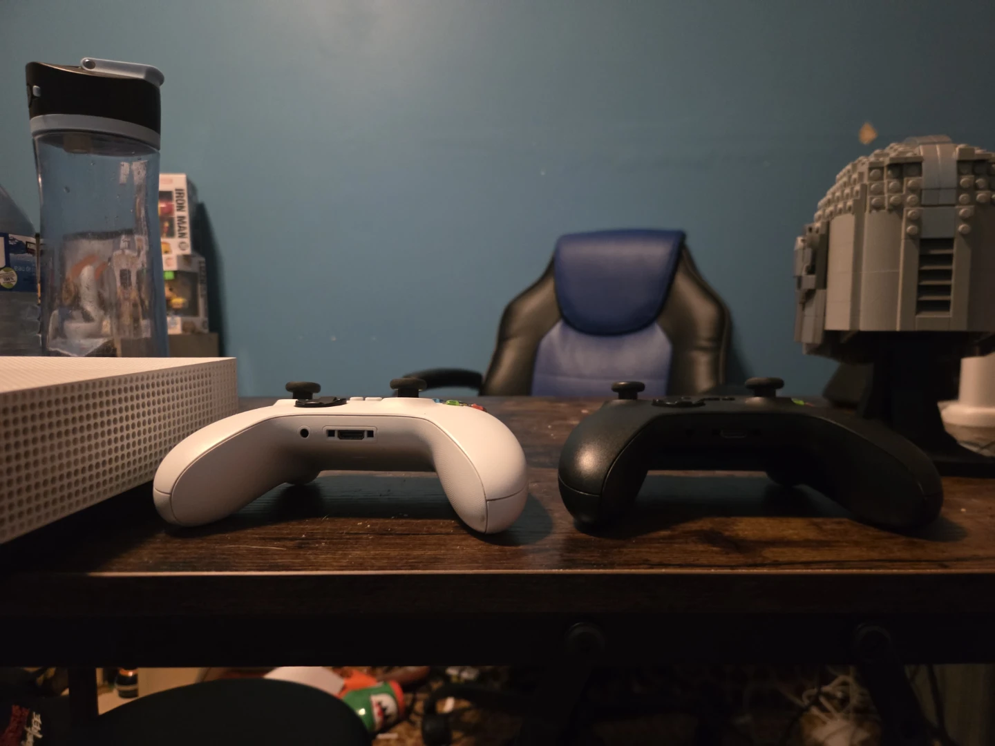 Xbox Wireless Controllers (White & Black) - photo 4