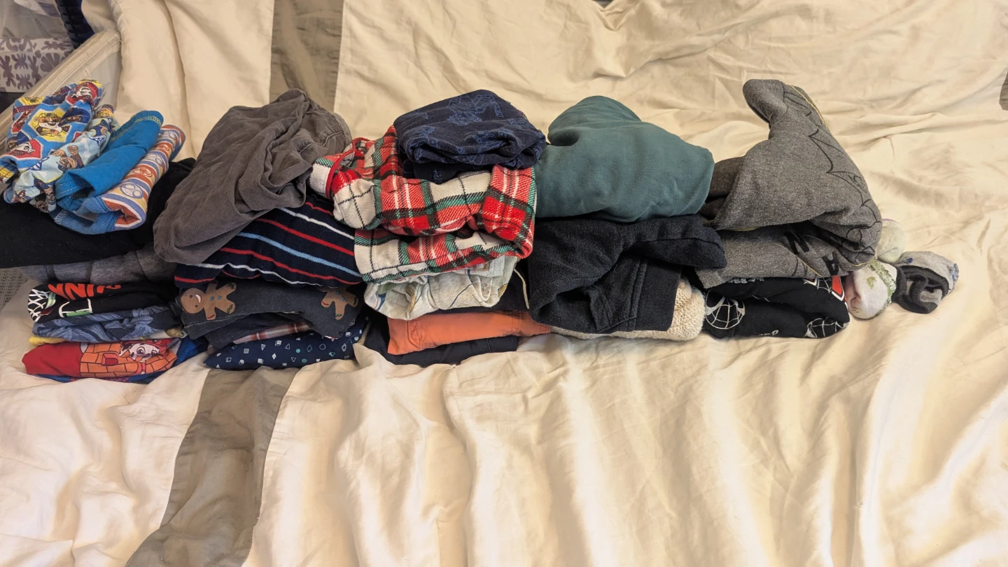 3T Boys' Assorted Clothes Bundle - 12+ Pieces - photo 2