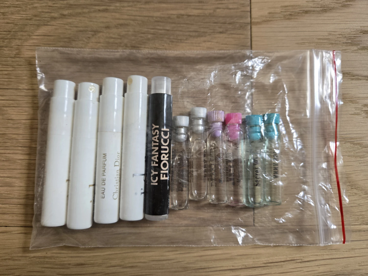 Assorted Perfume Samples Collection - photo 2