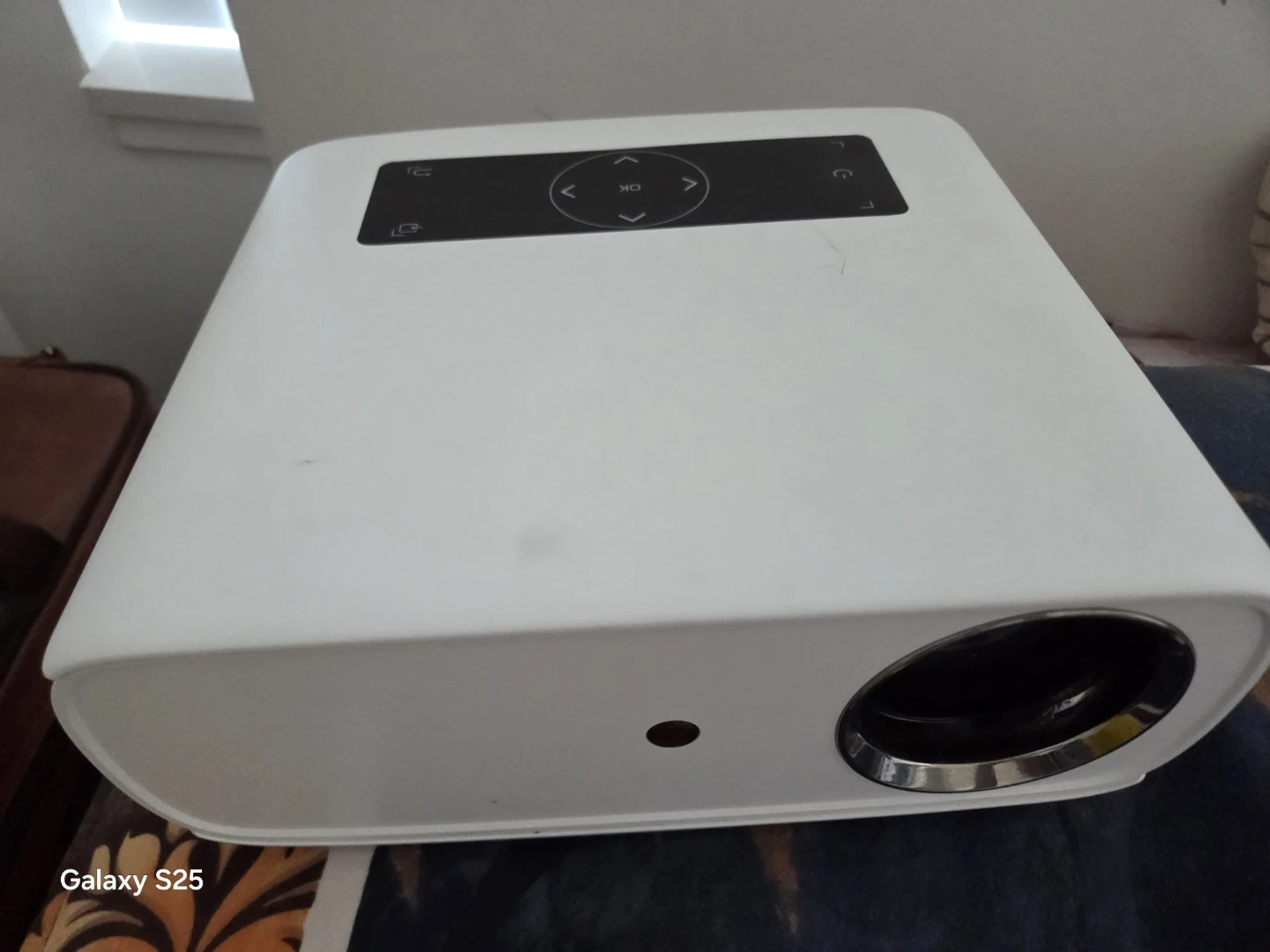 White LED Projector - photo 2