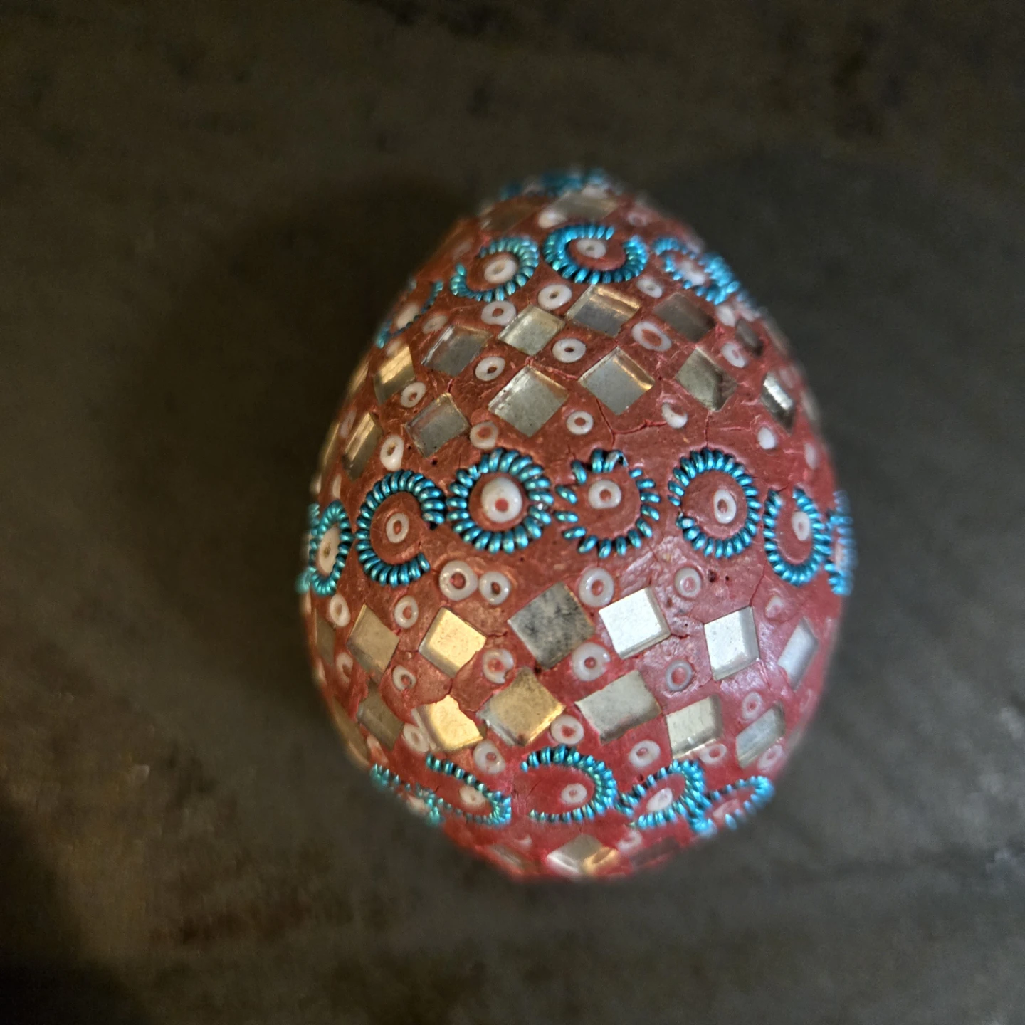 * FREE * Decorative Mosaic Easter Egg