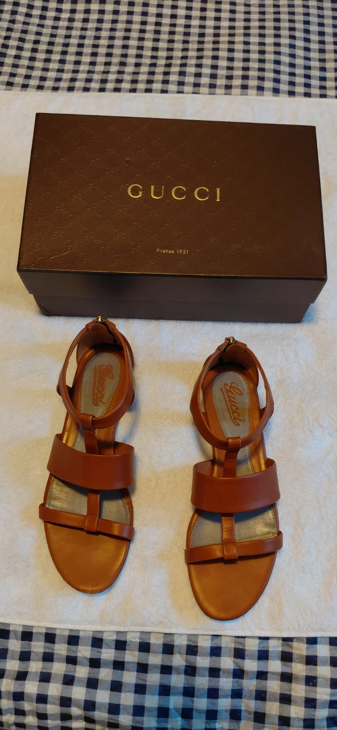 Gucci Brown Leather Flat Sandals Size 40