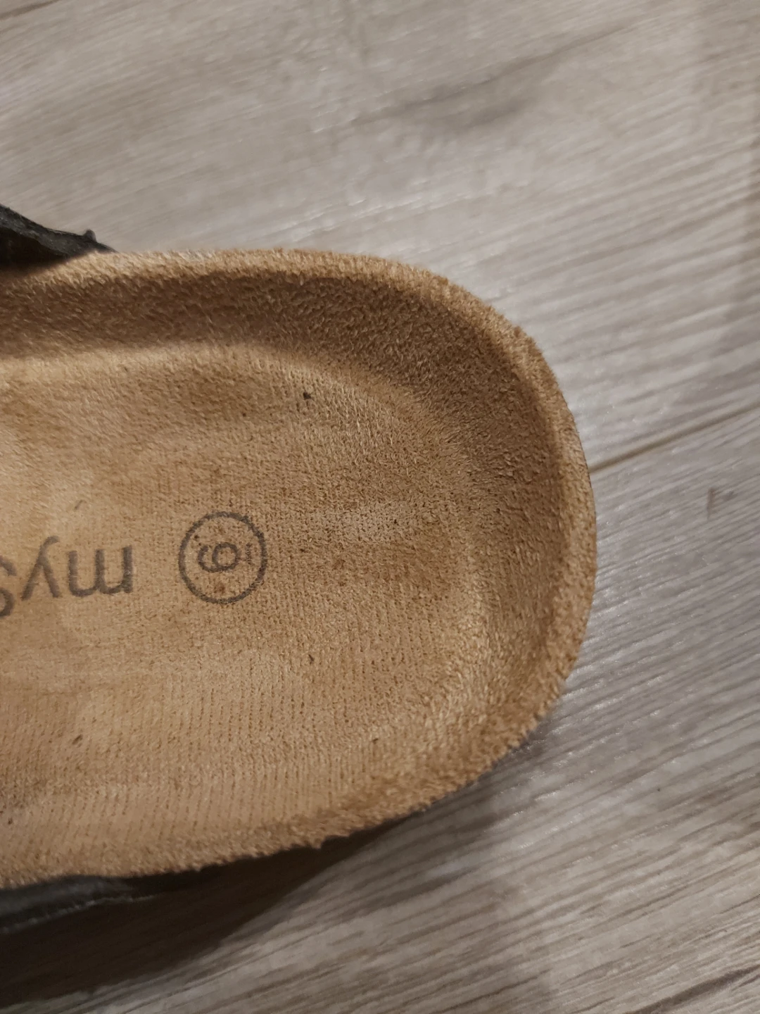 mySTYLE Black Patent Thong Sandals Size 6 - photo 3