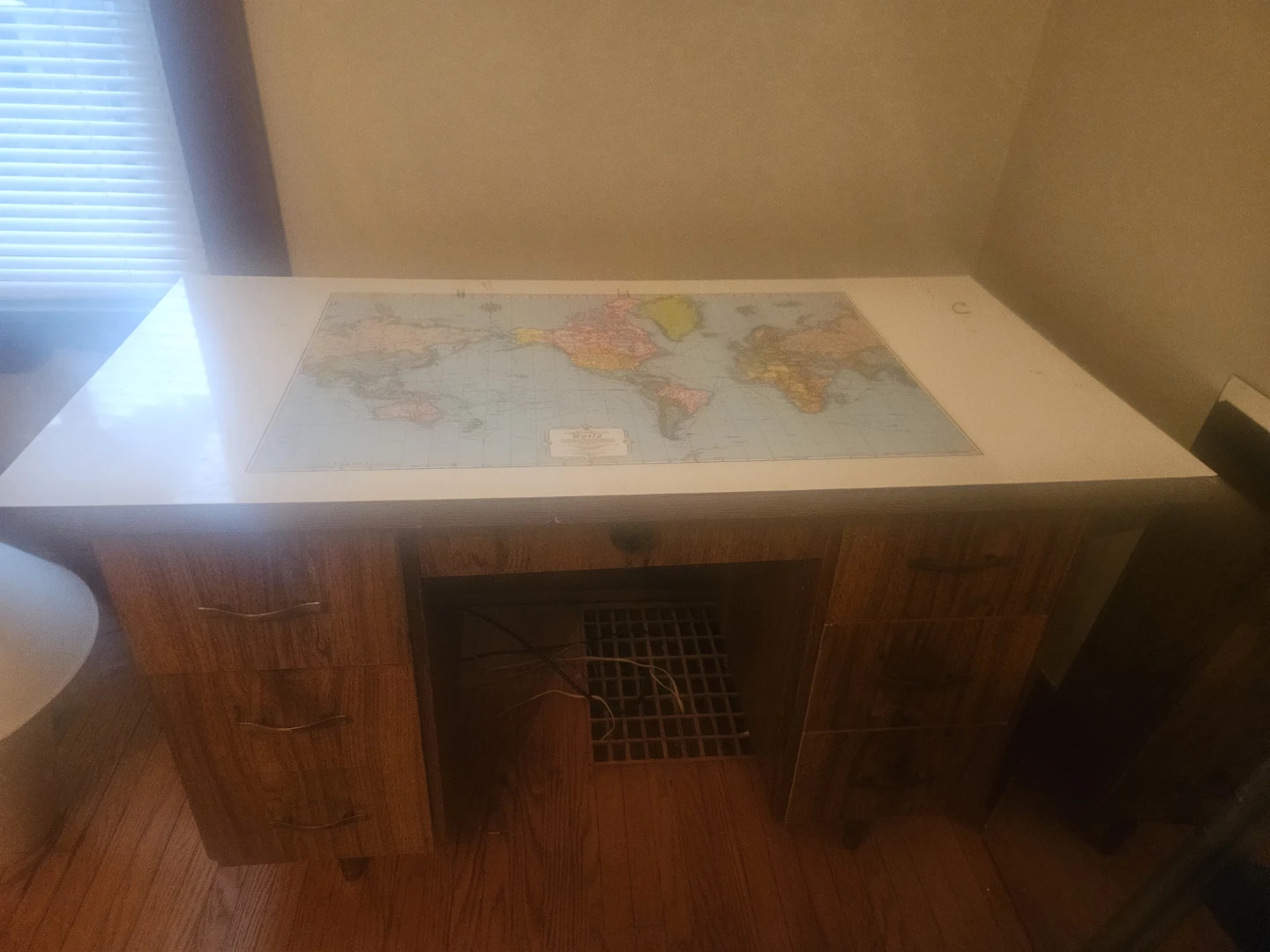 Vintage World Map Desk - photo 3