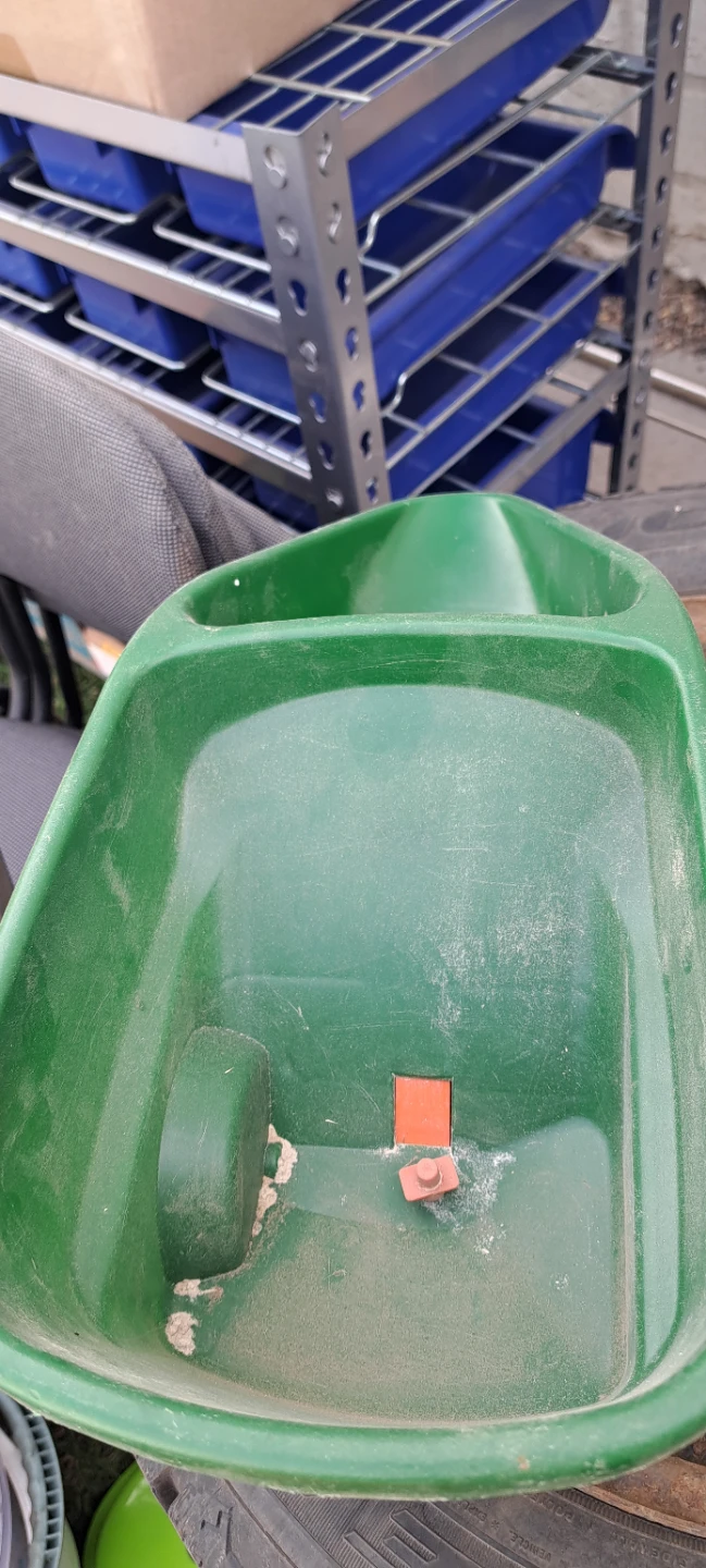 Scotts HandyGreen II Spreader - photo 4