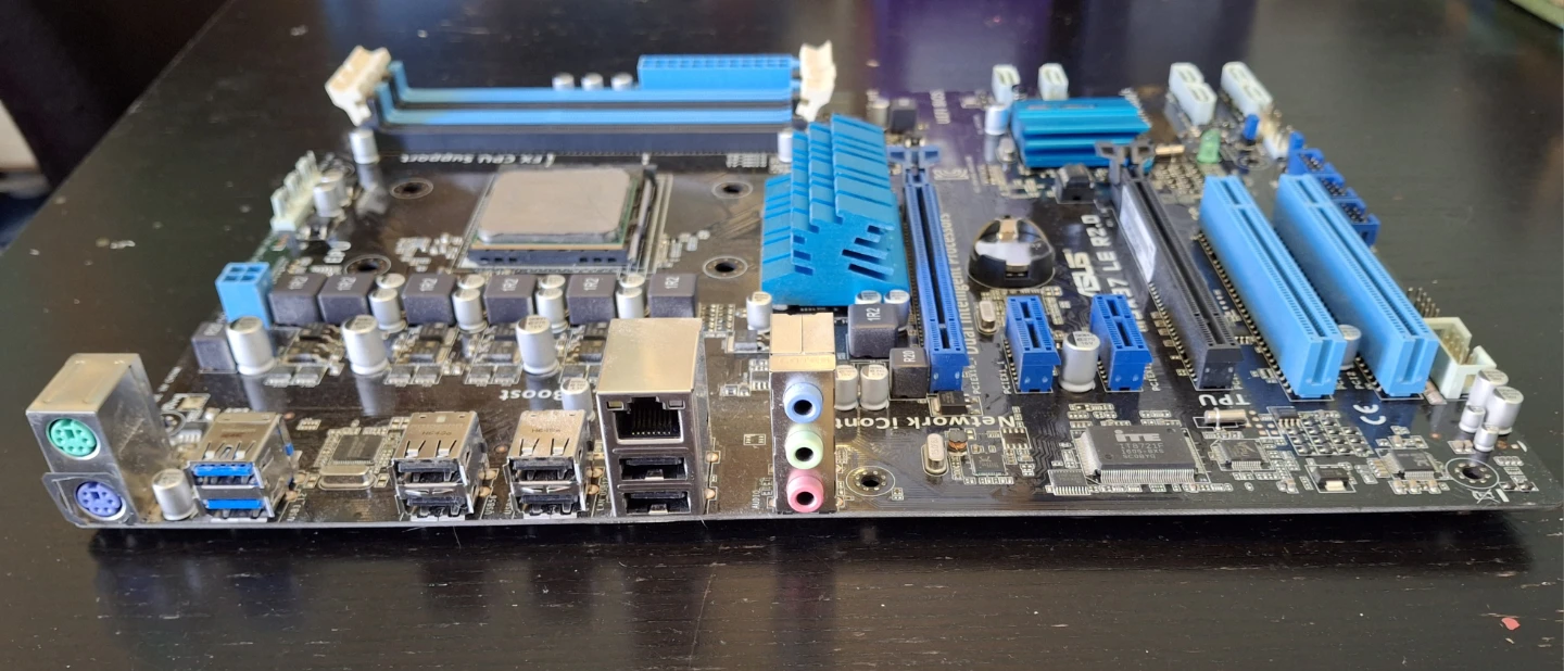 Asus M5A97 motherboard + AMD FX-8370 CPU - photo 3