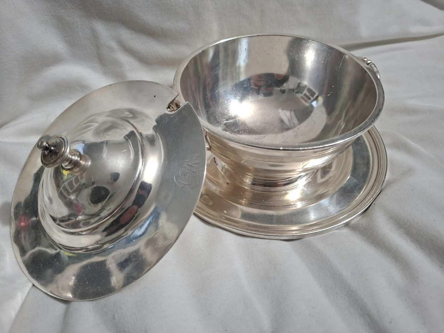 C.P.R Elkington  Soup Tureen with Lid and attached Saucer - photo 3