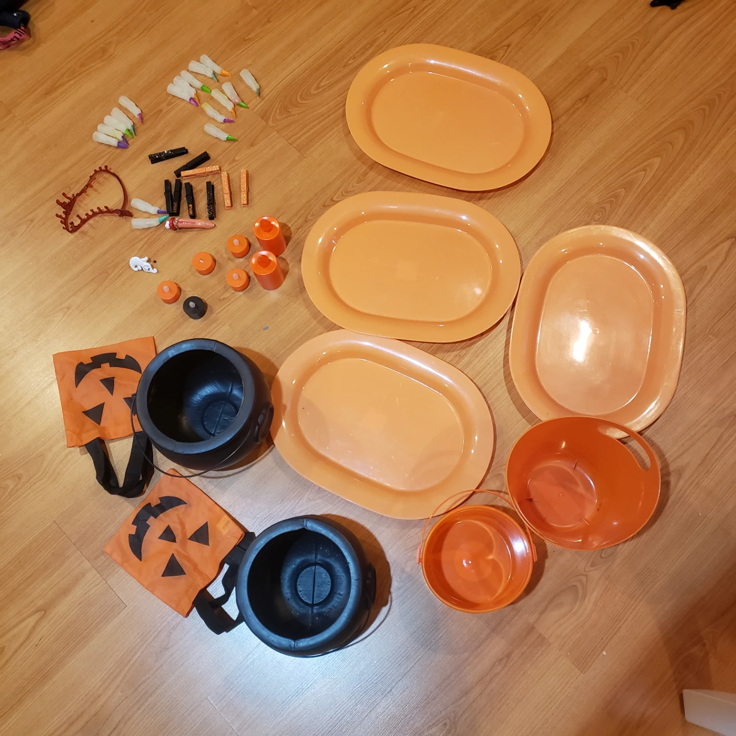 Halloween Party Decor & Treat Set