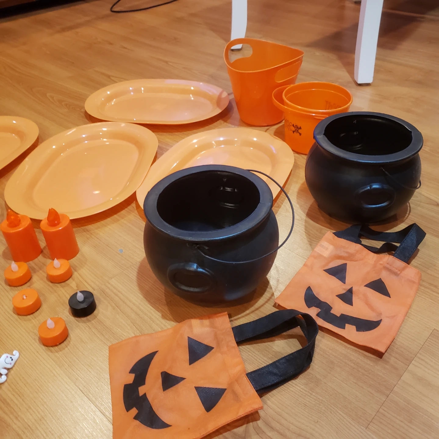 Halloween Party Decor & Treat Set - photo 3