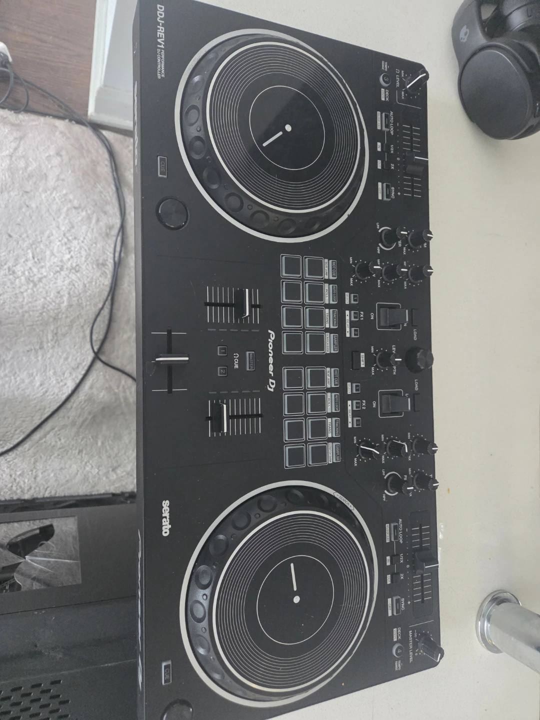 Pioneer DJ DDJ-REV1 DJ Controller