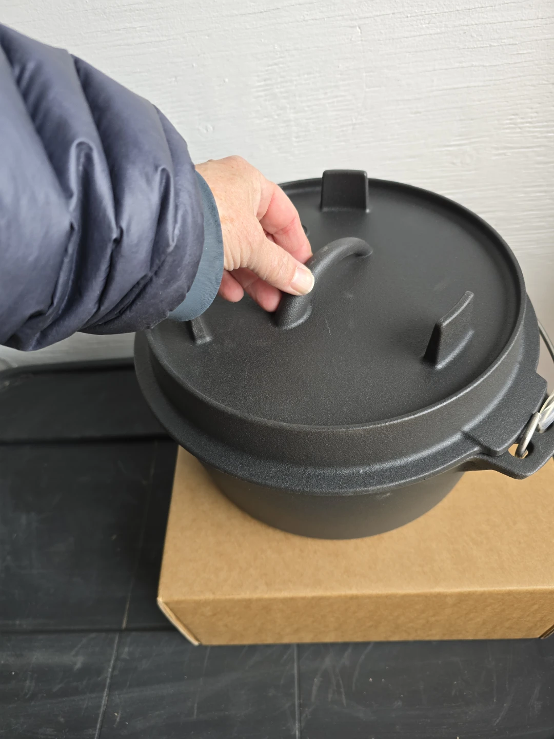Napoleon Cast Iron Dutch Oven 4.5 Qt - photo 3