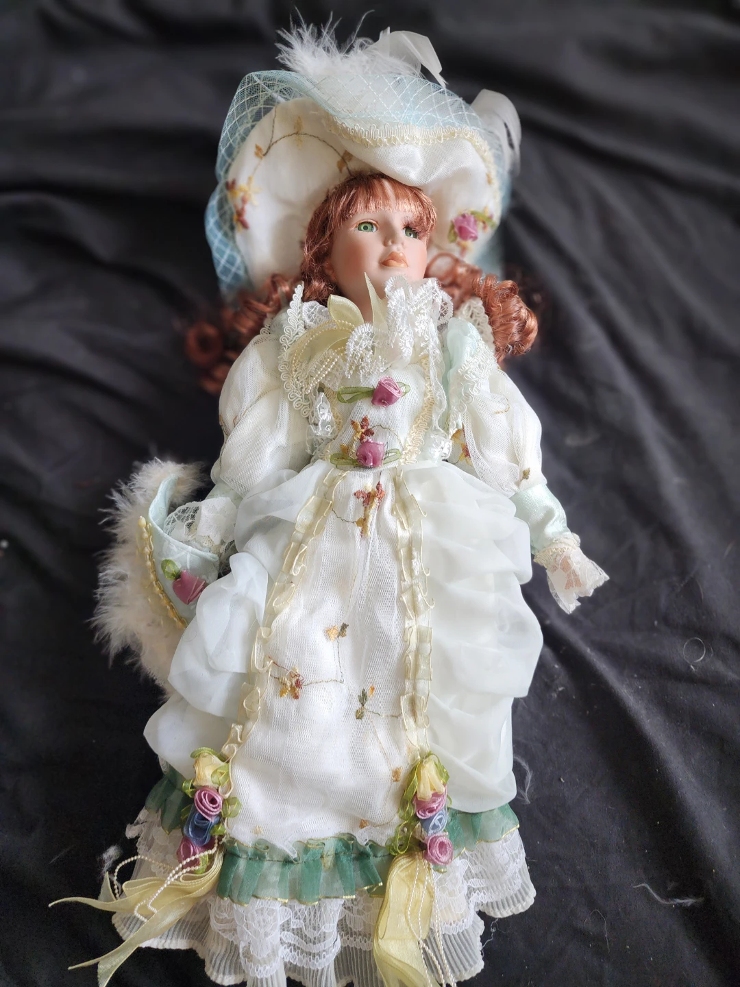 Vintage-Inspired Porcelain Doll – Elegant Lace Beauty