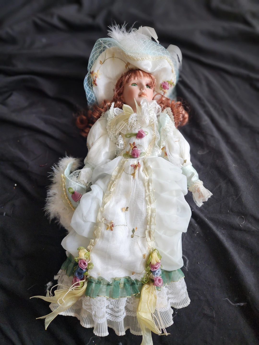 Vintage-Inspired Porcelain Doll – Elegant Lace Beauty - photo 3