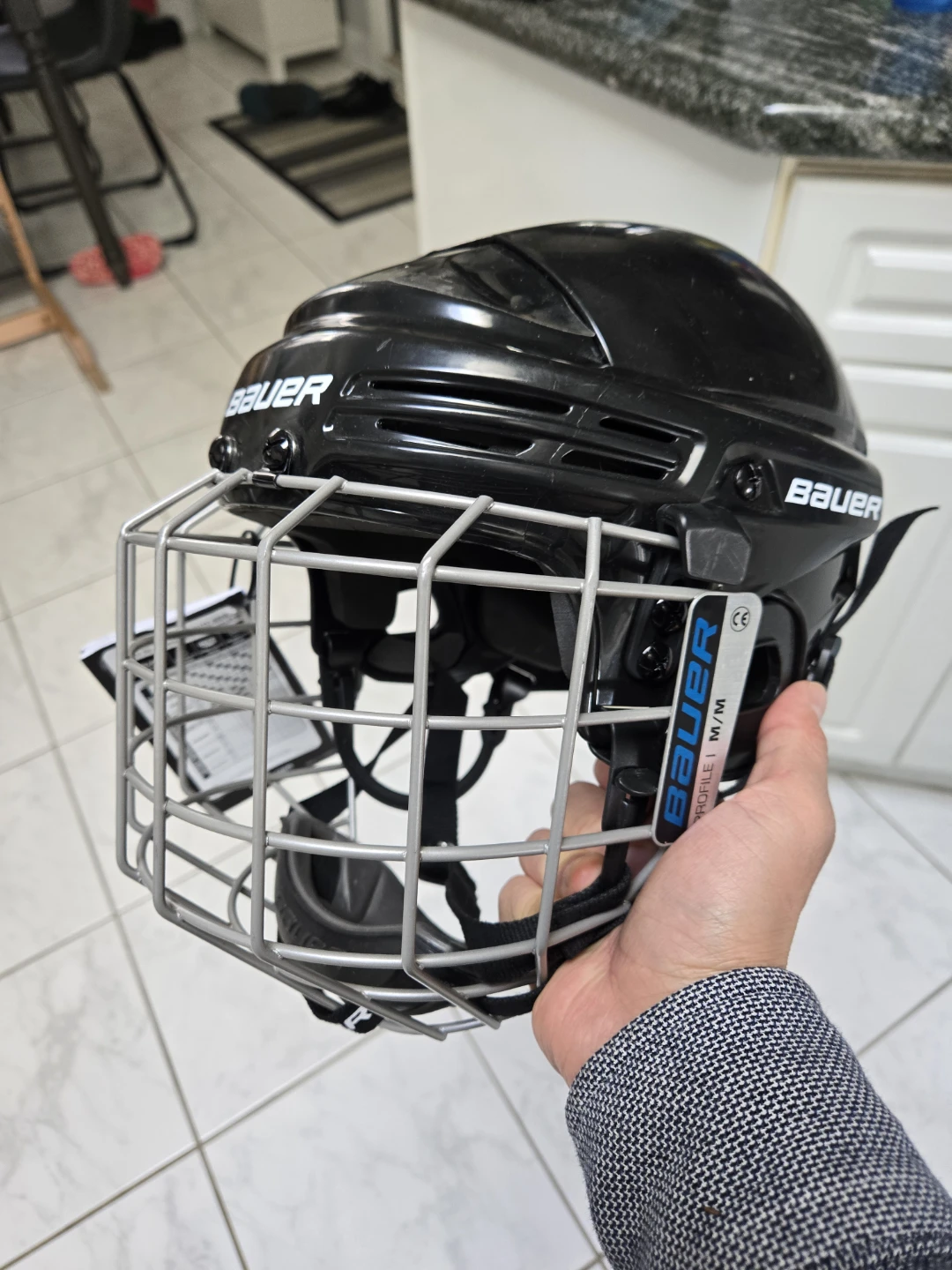 Kids hockey helmet medium