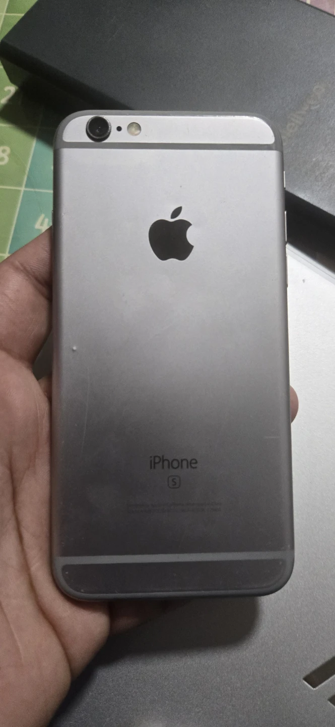 Apple iPhone 6s - Silver for parts /broken