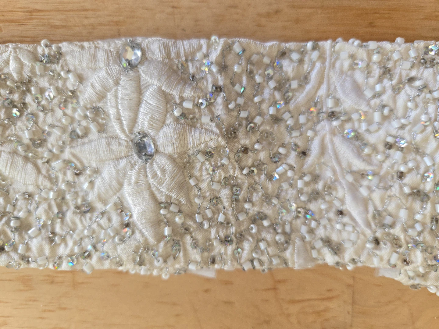 White Beaded Embellished Trim with Flowers - photo 2