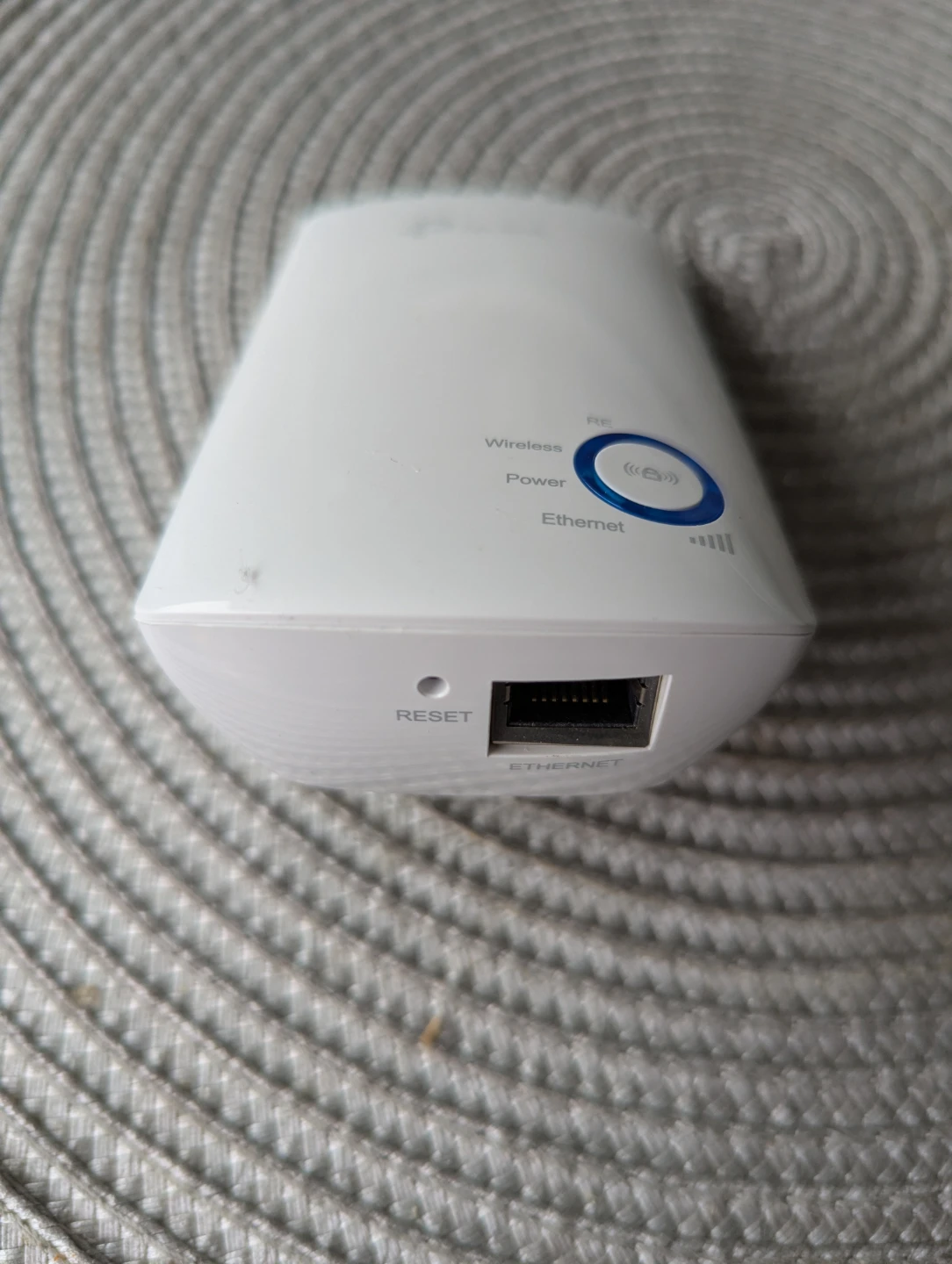 TP-Link 300Mbps Wi-Fi Range Extender - photo 3