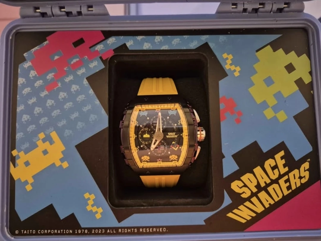 Space Invaders Watch Set with Extra Strap - photo 3