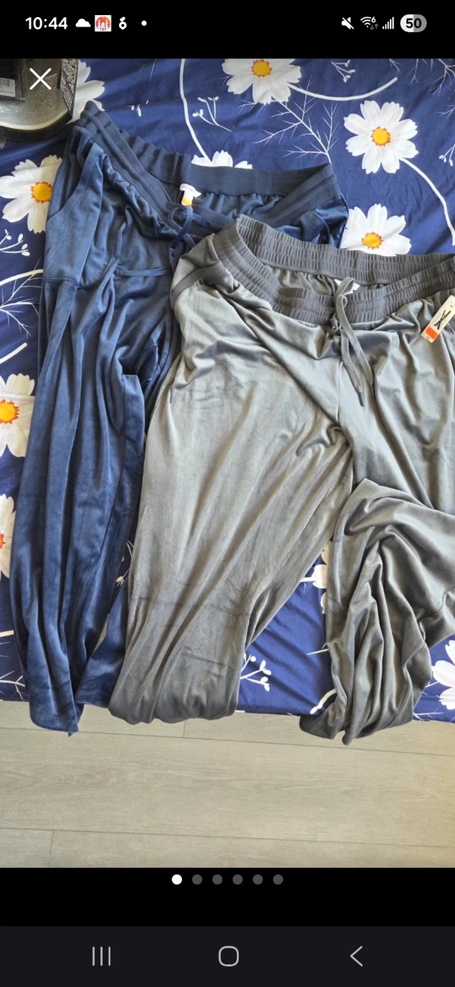 Free: 3x Pants, chop sticks, glasses,and  Xl sweater - photo 4