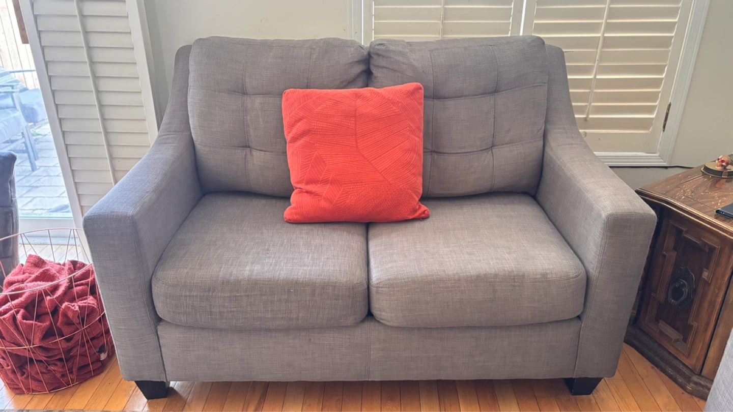 Grey Sofa & Loveseat Set – Good Condition, smoke free home - photo 3