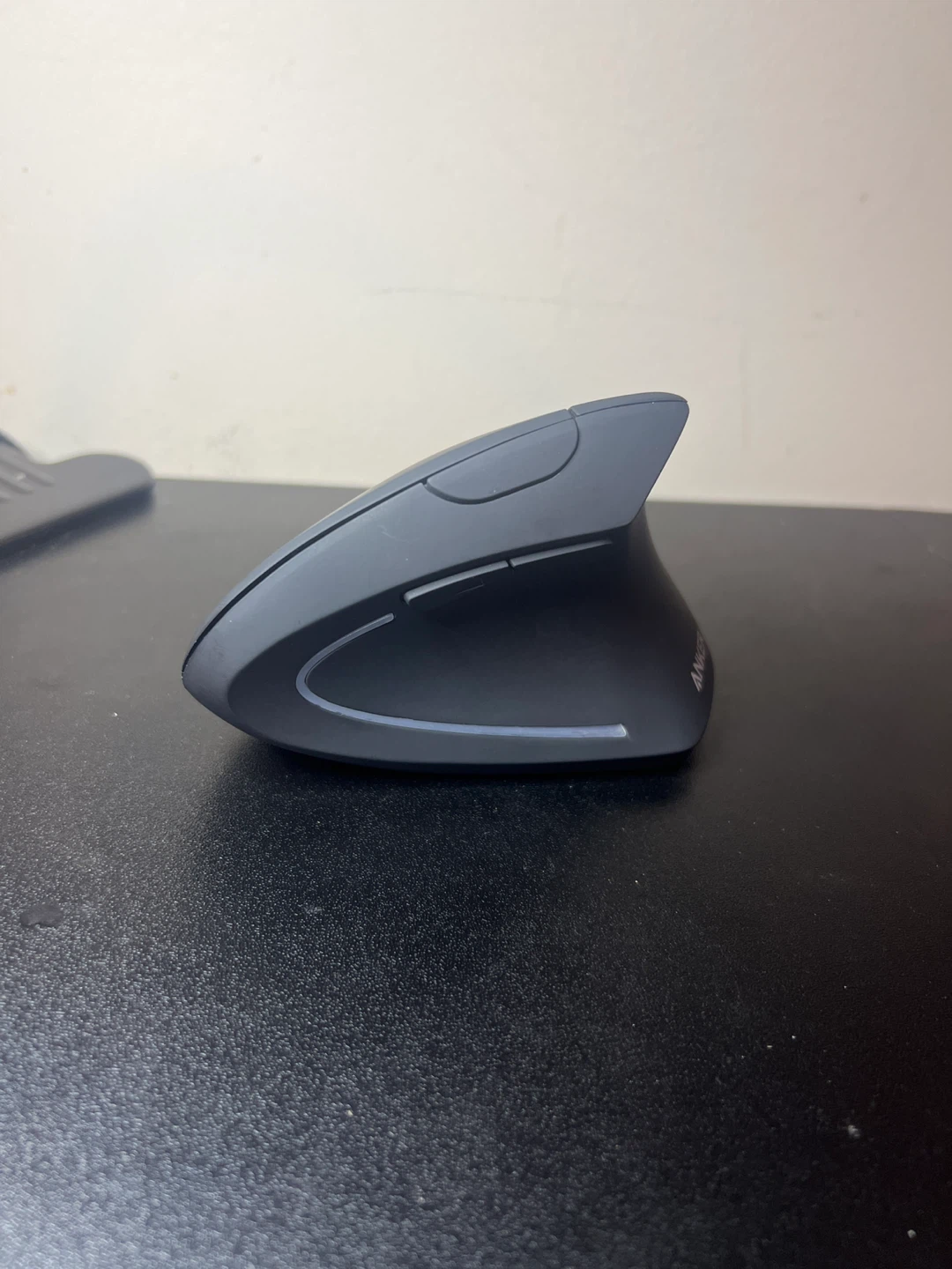 Negotiable - Anker 2.4G Wireless Vertical Optical Mouse - Black - photo 2
