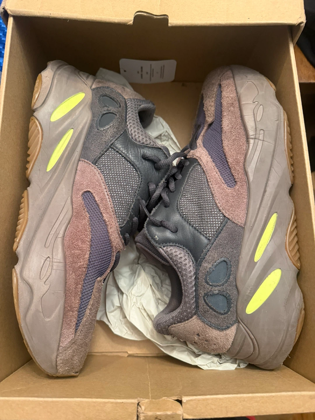 selling variety of sneakers - photo 3