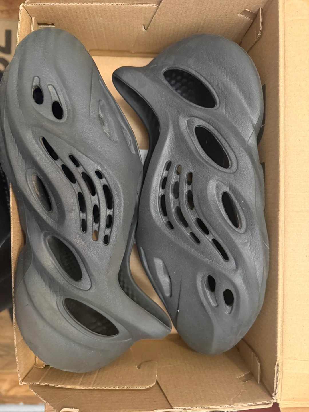 selling variety of sneakers - photo 2