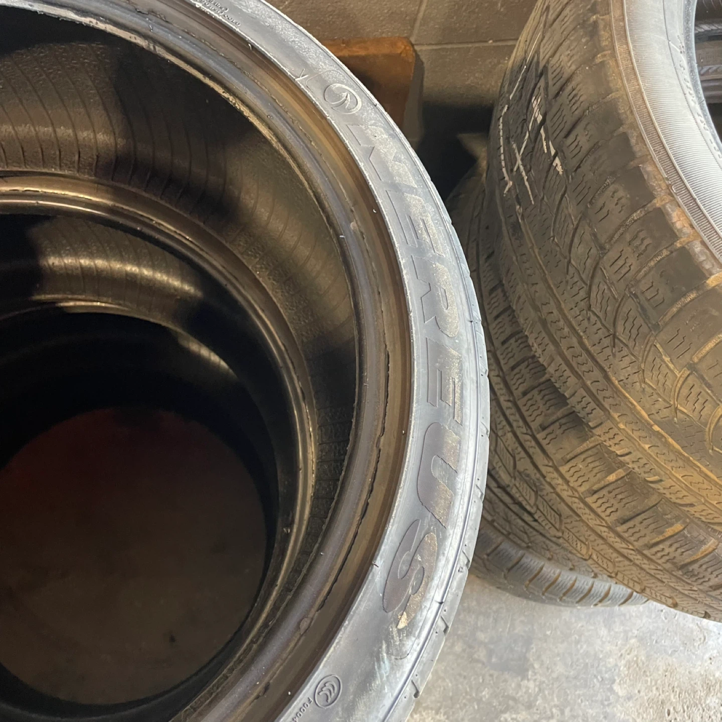 Set of 3 Tires 235/40ZR19 XL - photo 3