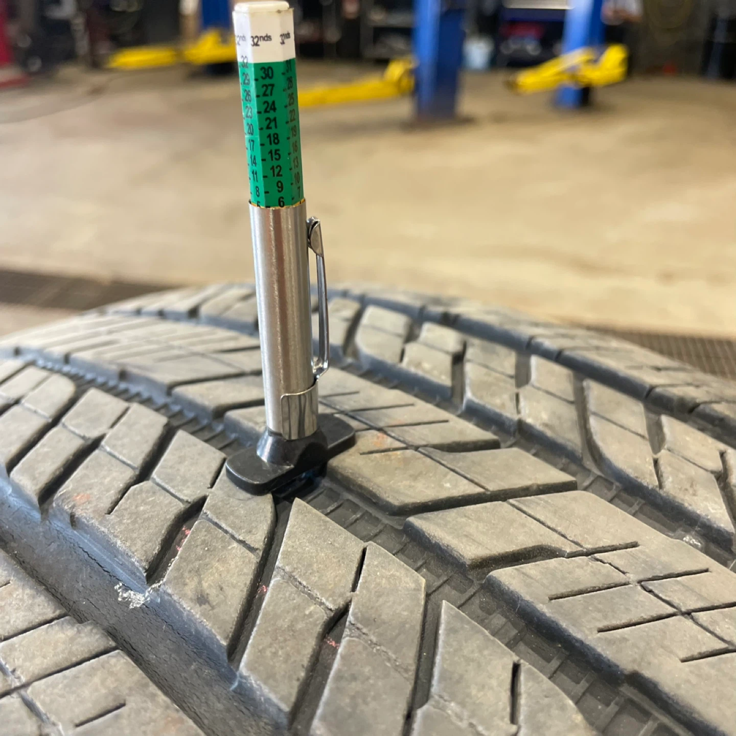 Set of 3 Tires 235/40ZR19 XL - photo 4