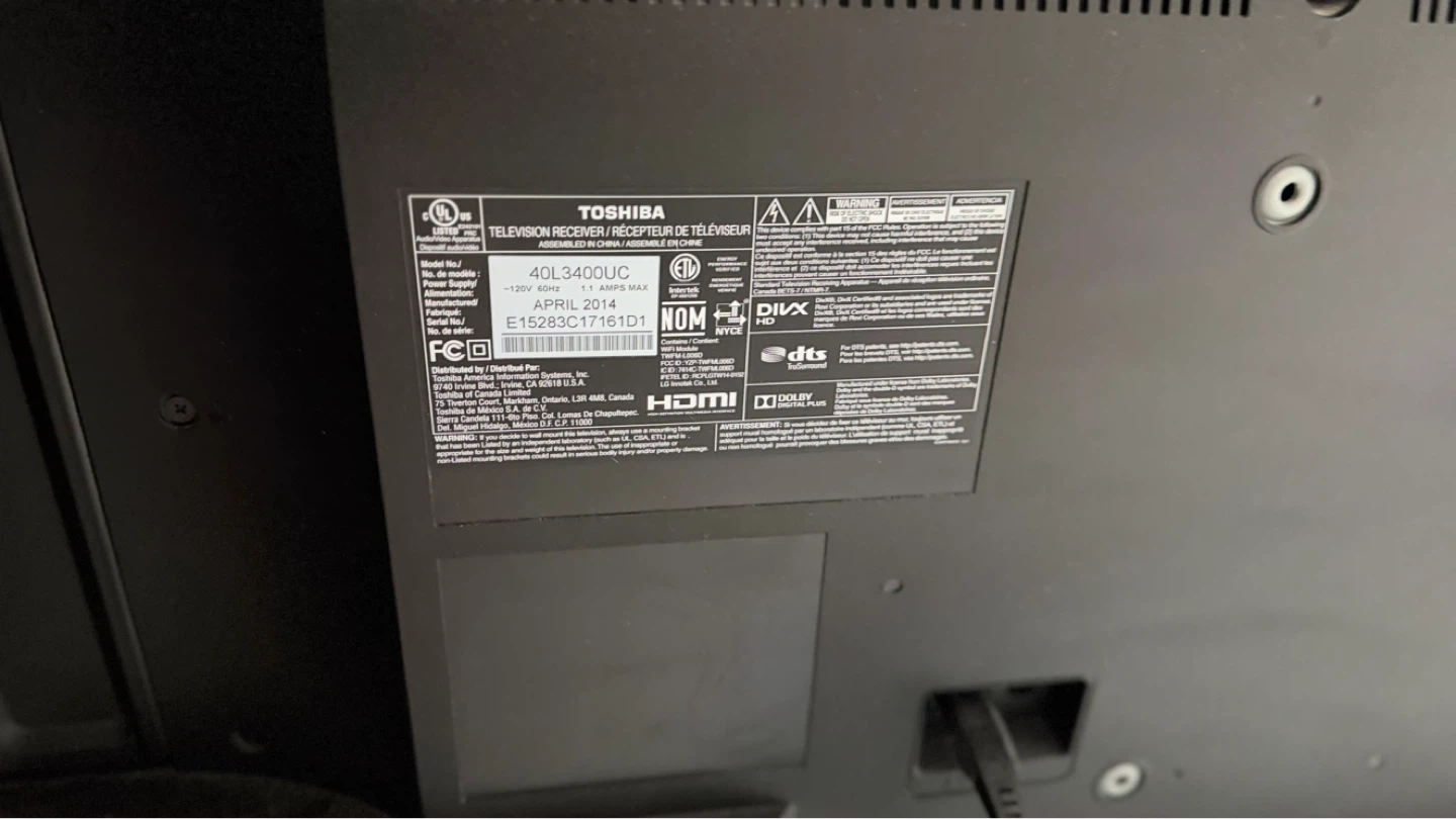 TOSHIBA TV + CHROMECAST + Universal remote - photo 3