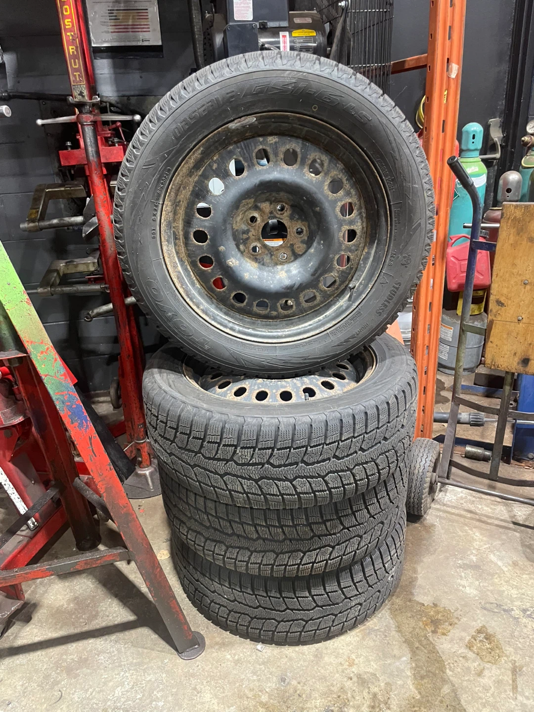 Set of 4 Winter tires whit rim 235 /55R-18 - photo 3