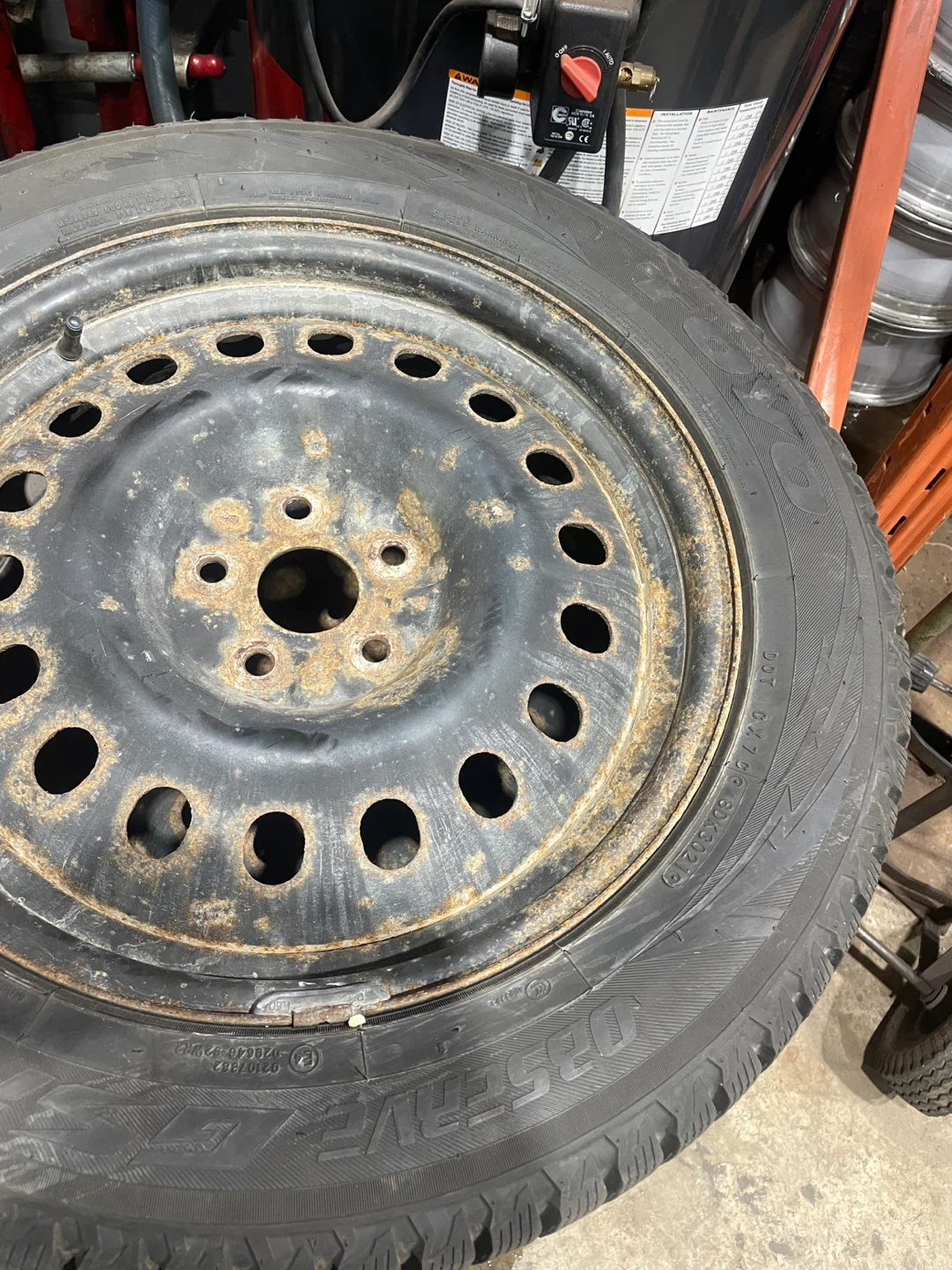 Set of 4 Winter tires whit rim 235 /55R-18 - photo 4