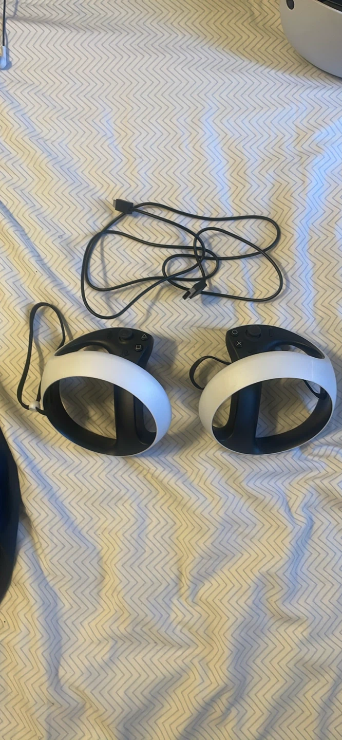 PS VR 2 Headset & Controllers + Charging Station - photo 3