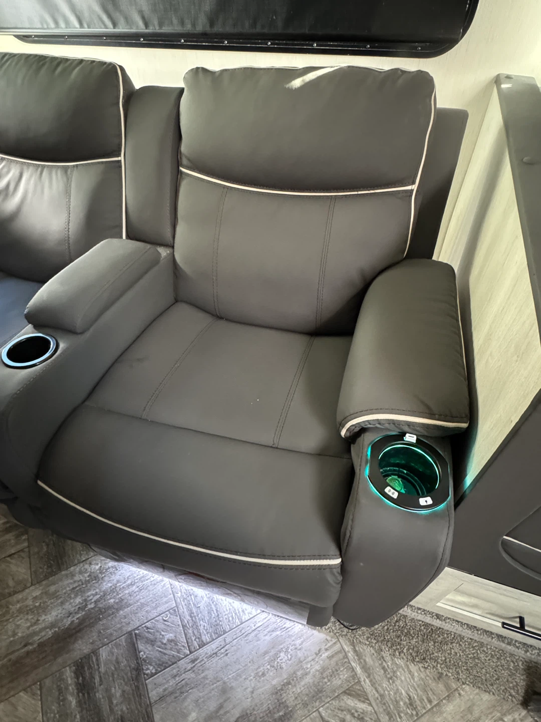 Thomas Payne Collection RV Recliner Loveseat - photo 5
