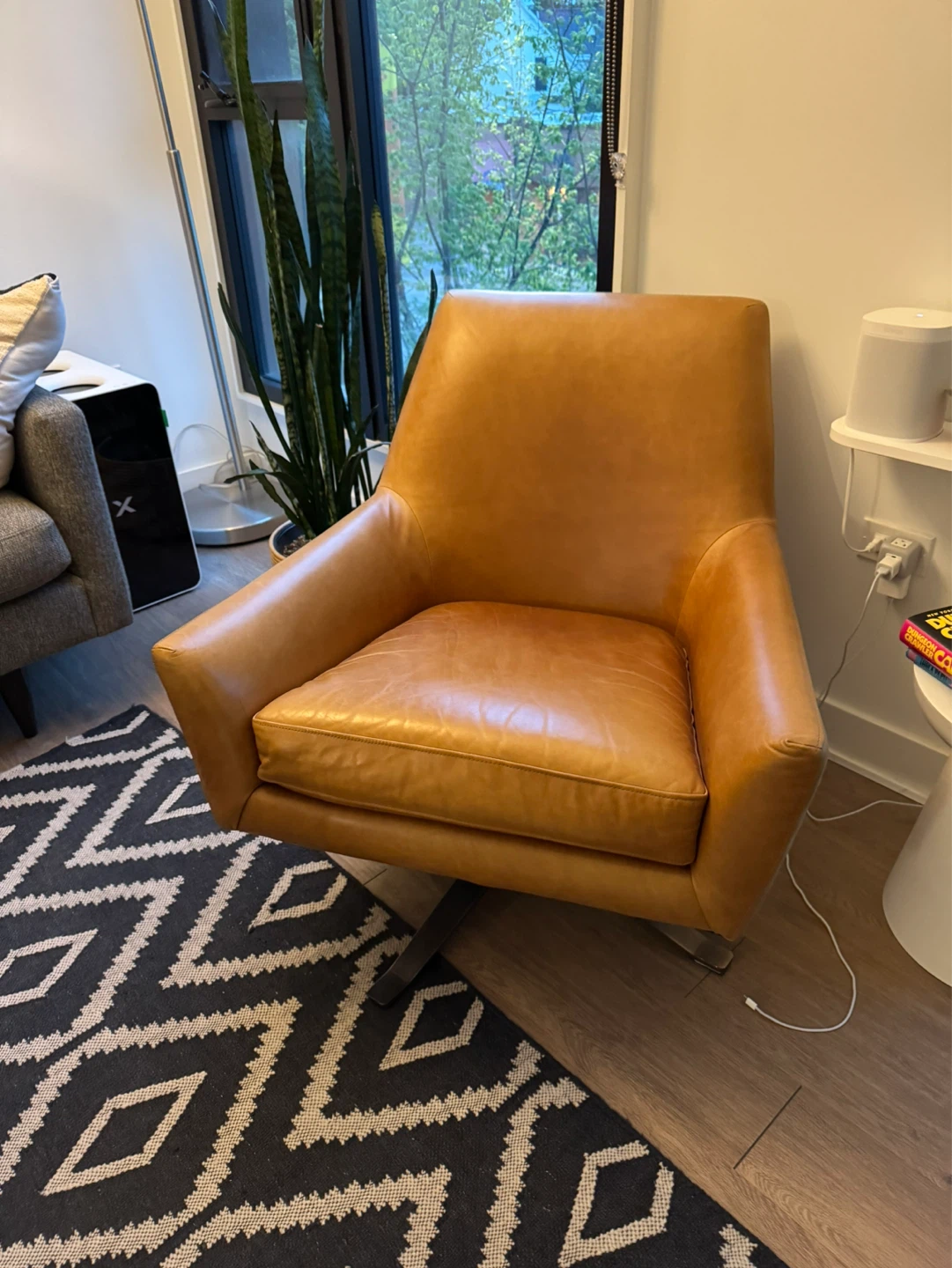 West Elm Lucas Leather Swivel Armchair - photo 3