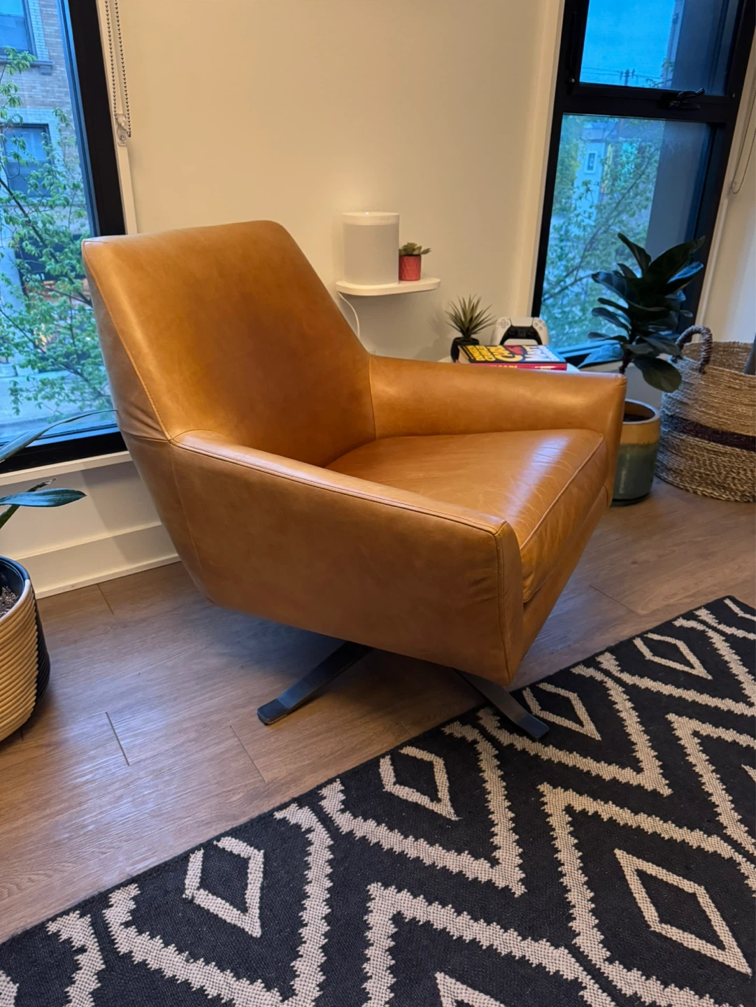West Elm Lucas Leather Swivel Armchair - photo 2