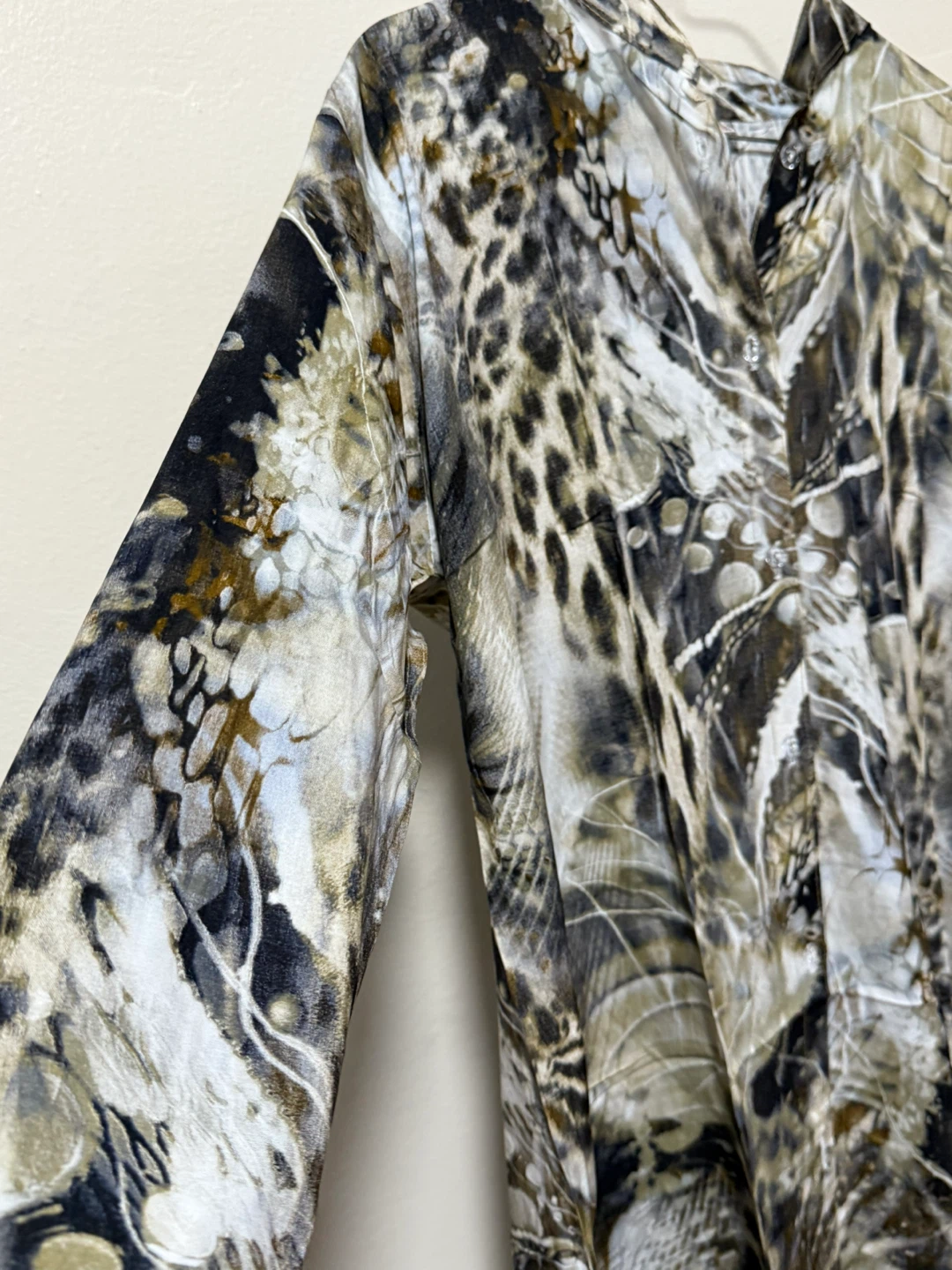 Women's Long Sleeve Animal Print Button-Up Shirt - photo 2