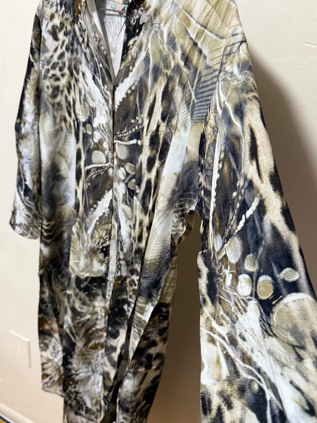 Women's Long Sleeve Animal Print Button-Up Shirt - photo 3
