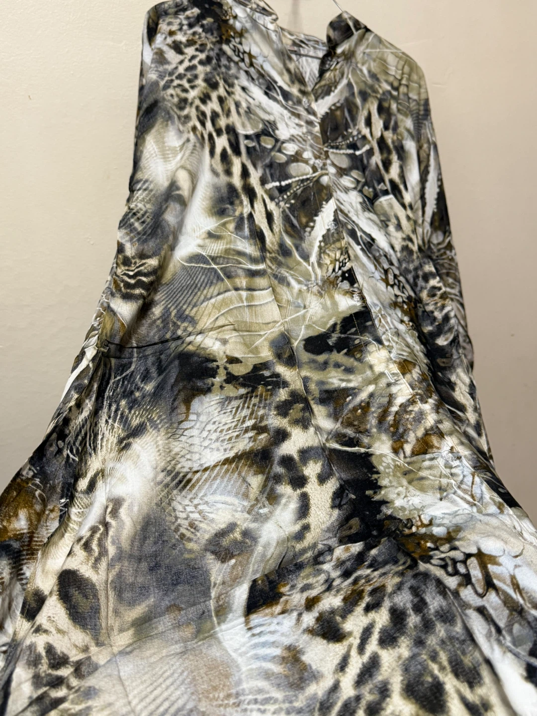 Women's Long Sleeve Animal Print Button-Up Shirt - photo 5