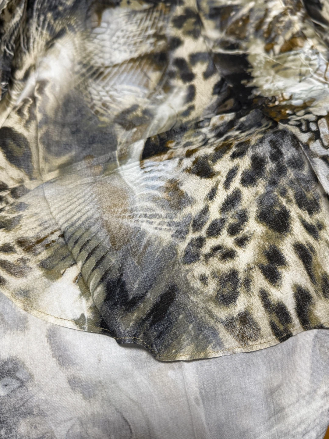 Women's Long Sleeve Animal Print Button-Up Shirt - photo 4
