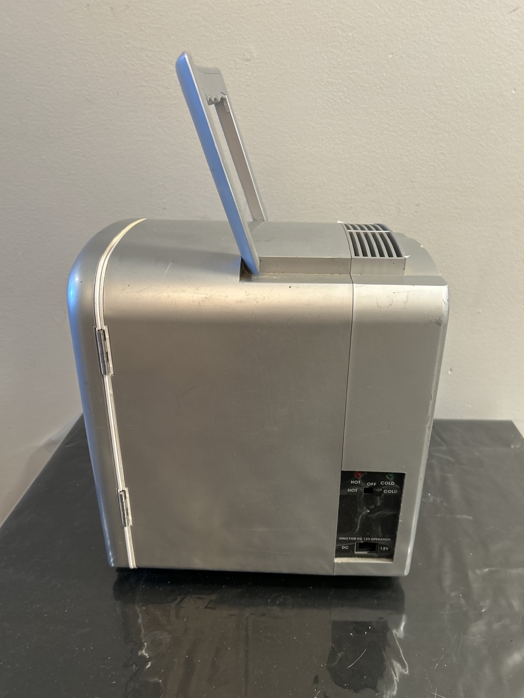 Compact Mini Fridge - Hot/Cold - photo 5
