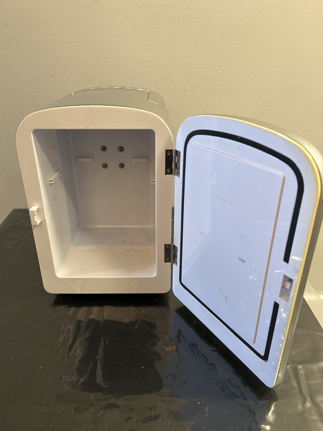 Compact Mini Fridge - Hot/Cold - photo 2