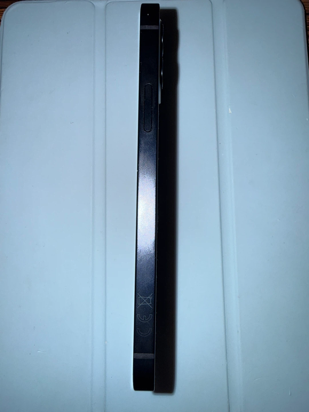 iPhone 12 - photo 3