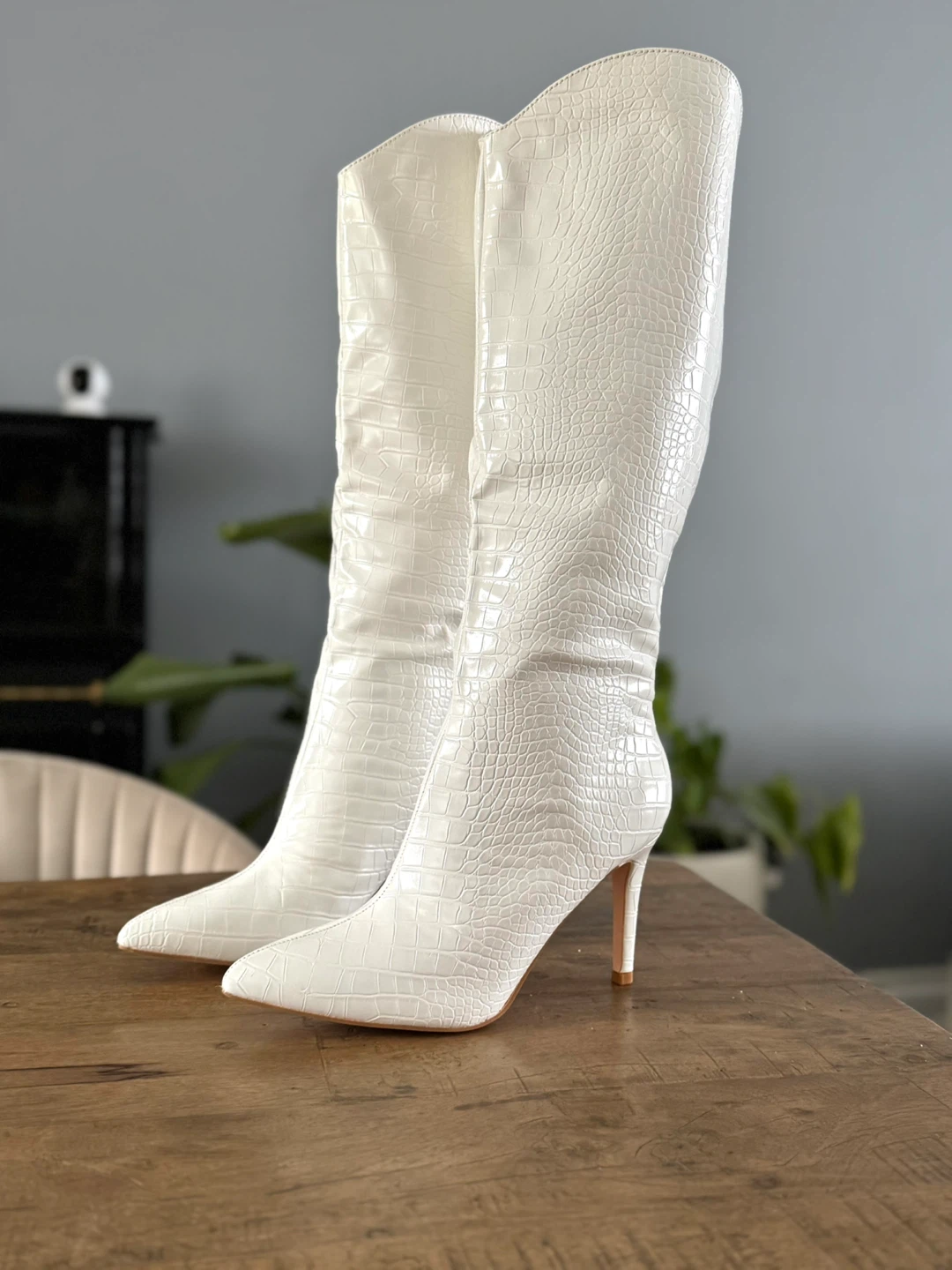 White Knee-High Boots size 7 - photo 4