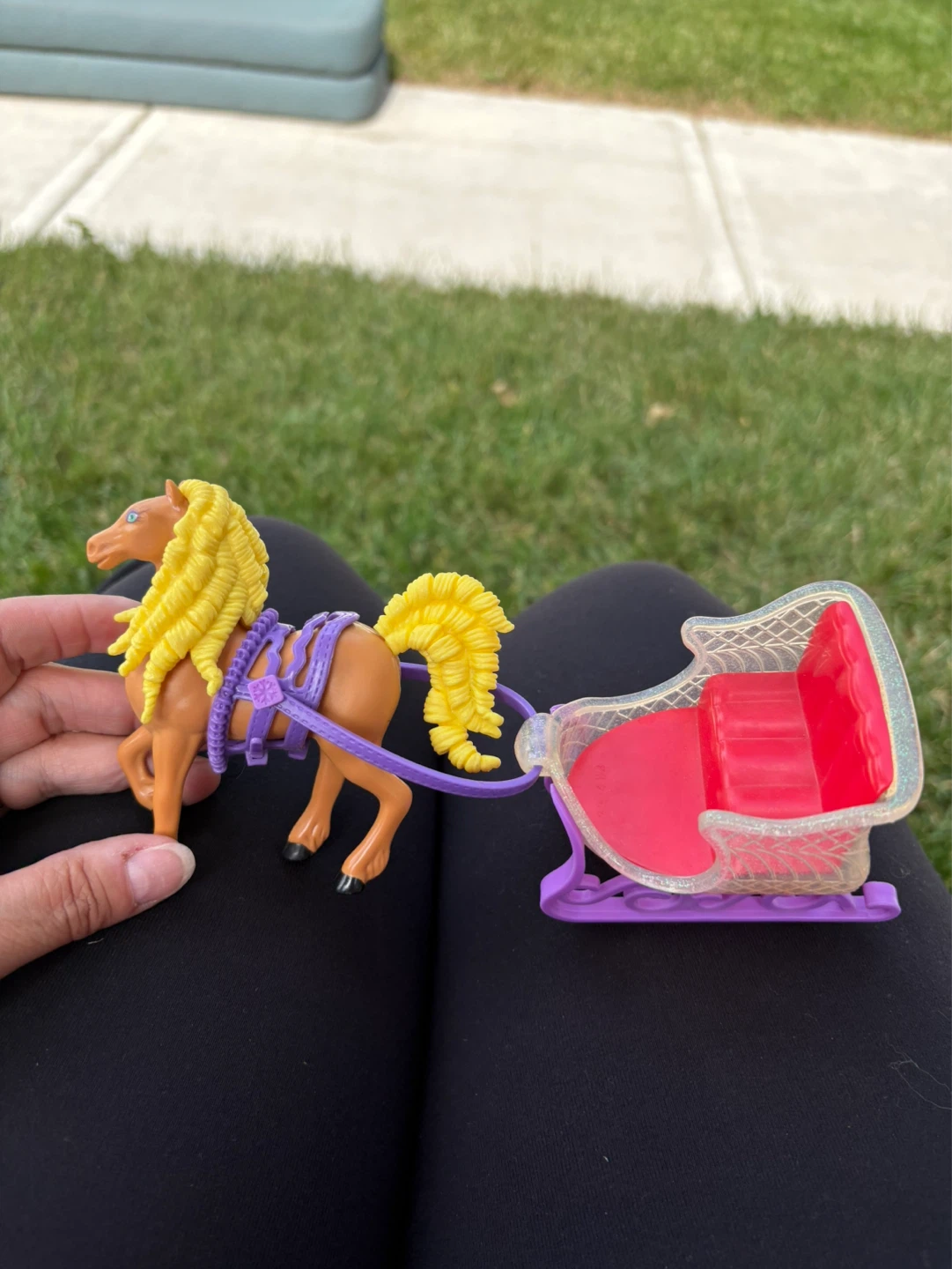 2004 Polly Pocket Snow Day Sleigh Doll Horse Playset - photo 3