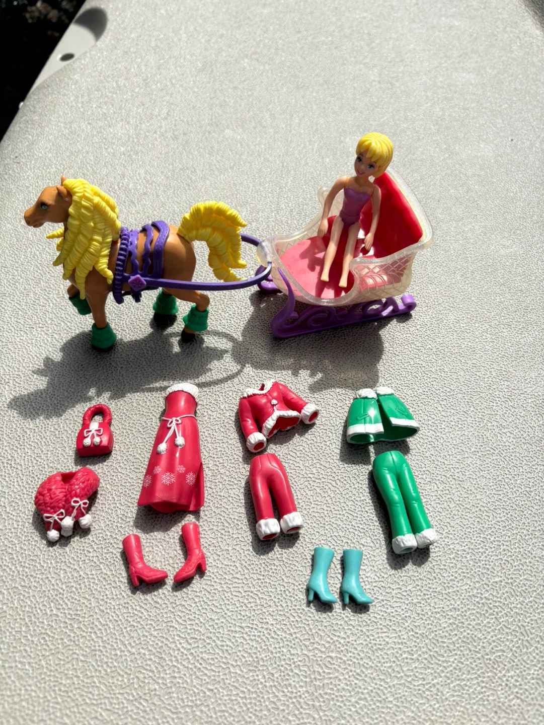2004 Polly Pocket Snow Day Sleigh Doll Horse Playset