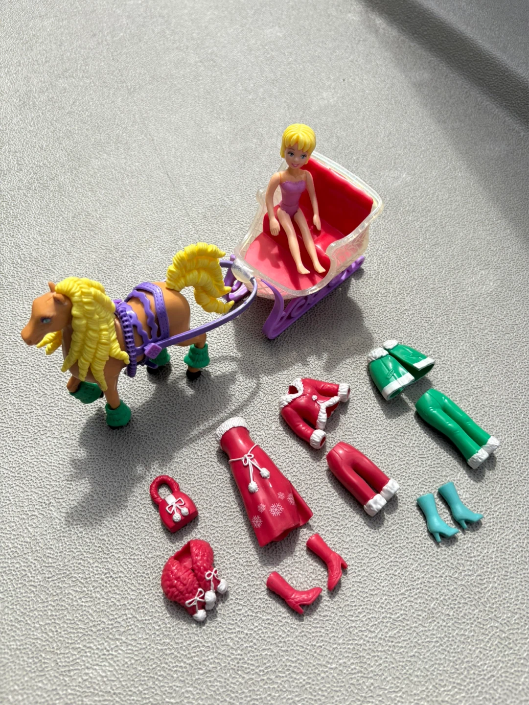 2004 Polly Pocket Snow Day Sleigh Doll Horse Playset - photo 2
