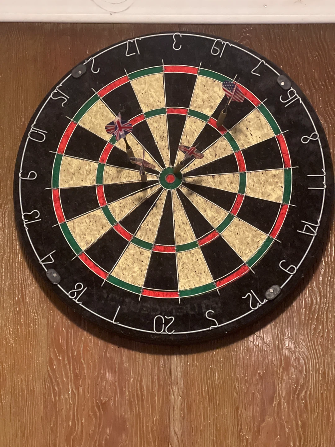 Negotiable - Yonxuleo Dartboard - 6x18g Steel Tip Darts Set