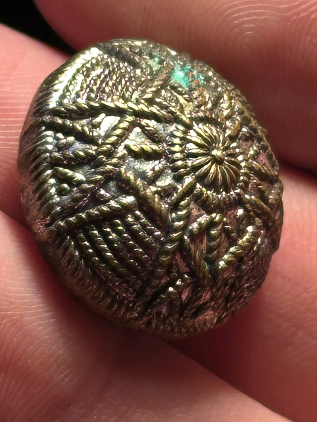 2 Antique domed filigree buttons - photo 2